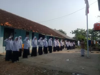 Upacara Setiap Hari Senin